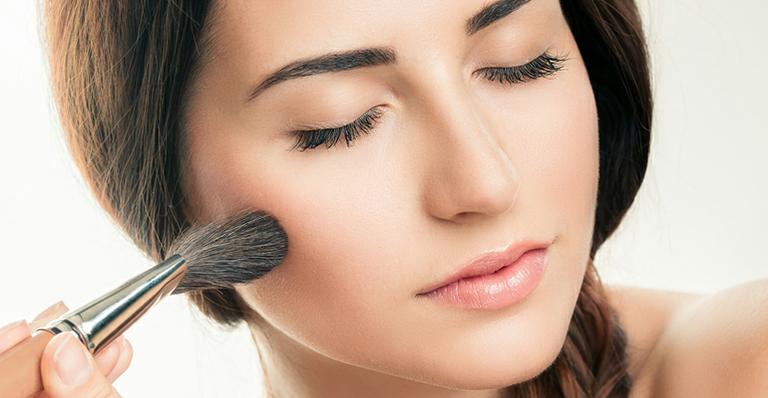 Make no verão: saiba como evitar erros e o derretimento da maquiagem