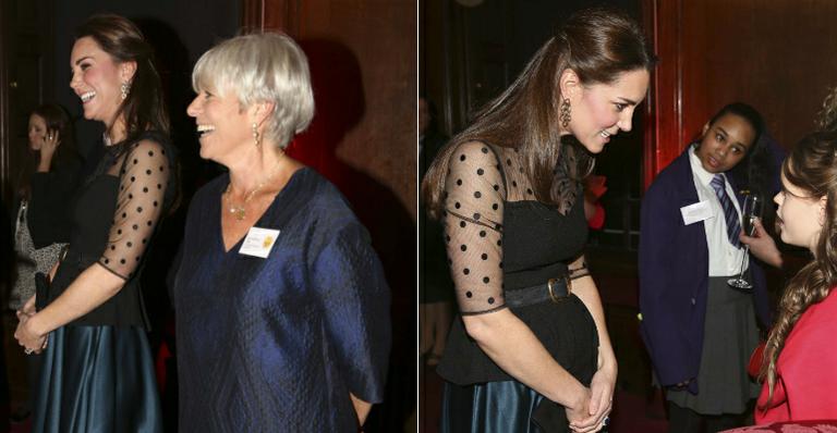 Kate Middleton deixa a barriguinha em evidência
