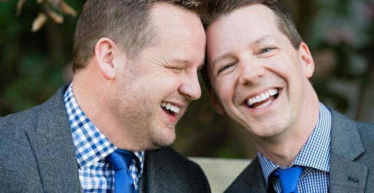 Sean Hayes anuncia seu casamento após 8 anos de namoro