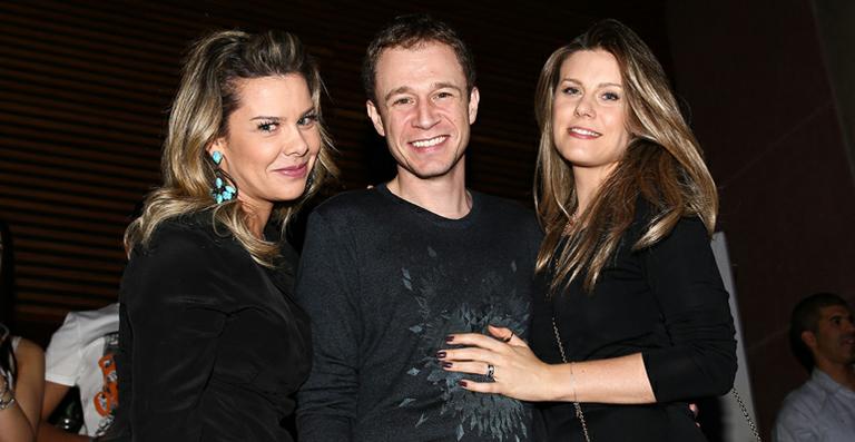 Tiago Leifert curte show de Thiaguinho com a mulher, Daiana Garbin