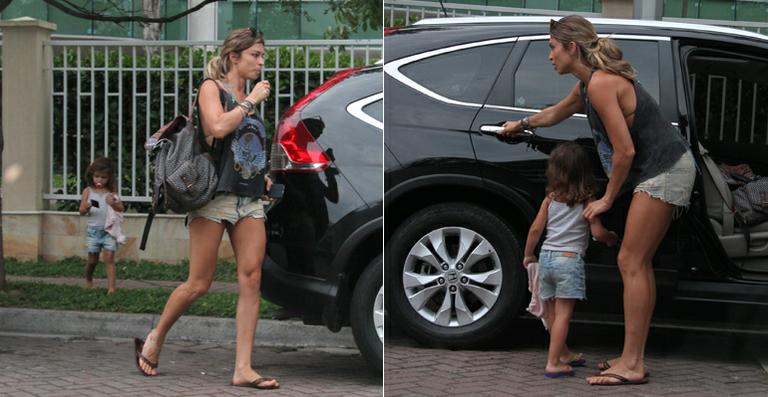 Grazi Massafera leva Sofia para passear e corre na praia
