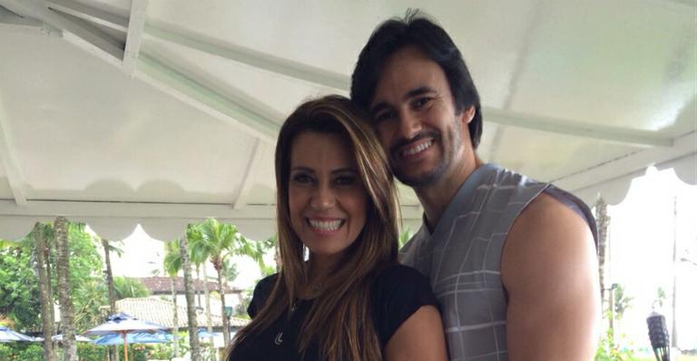 Solange Frazão se declara para o amado em comemoração ao namoro