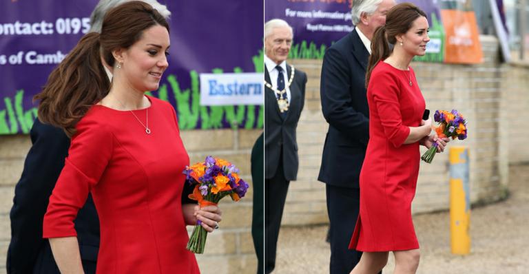 Grávida de quatro meses, Kate Middleton usa look soltinho em evento beneficente