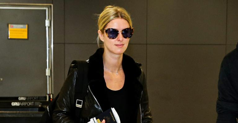 Nicky Hilton, irmã caçula de Paris Hilton, chega ao Brasil