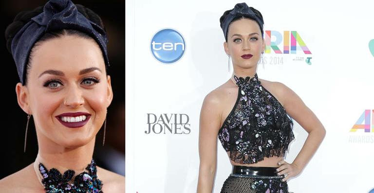 Katy Perry usa piercing no dente e no nariz em premiação