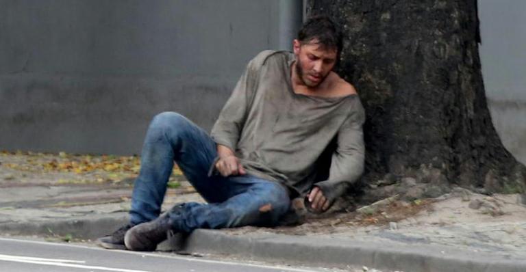 Império: personagem de Klebber Toledo vira mendigo e ator grava cenas nas rua do Rio de Janeiro