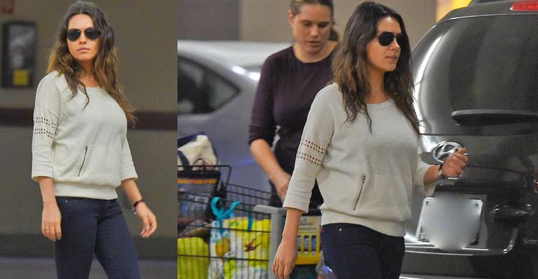 Mila Kunis é fotografada pela primeira vez após o parto
