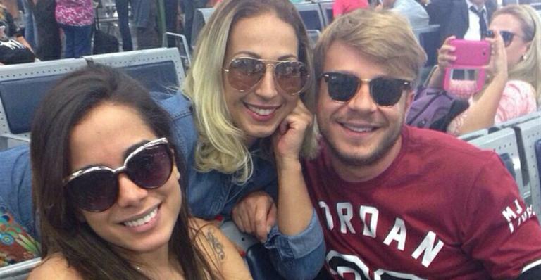 Valesca Popozuda posta foto com Anitta e brinca com suposta rivalidade