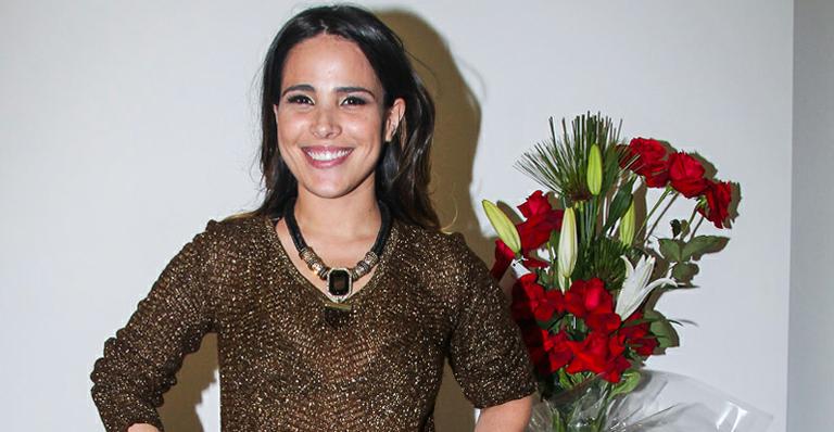 Wanessa compara seu figurino com o da cantora Rita Ora