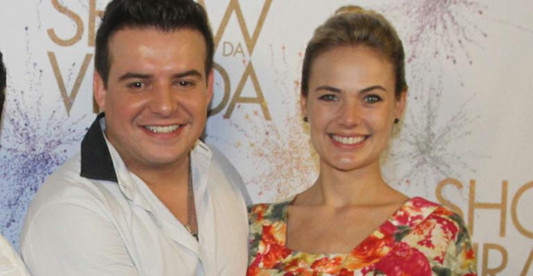 Recém-casados, Belutti e Thais Pacholek vão ao ‘Show da Virada’