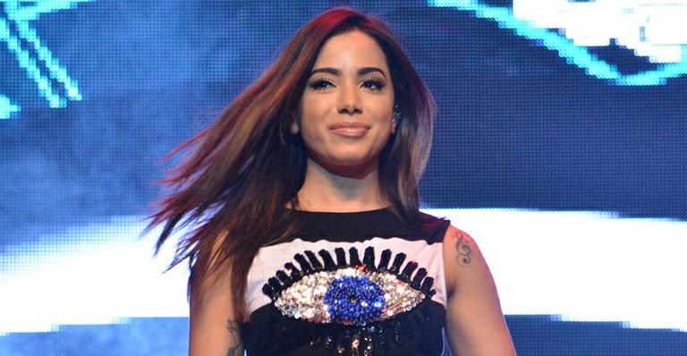 Sem rivalidade! Anitta grava vídeo para os fãs de Valesca Popozuda