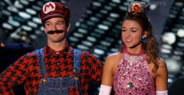 Coreografia do ‘Dancing With The Stars’ inspirada em Super Mario Bros vira hit na web