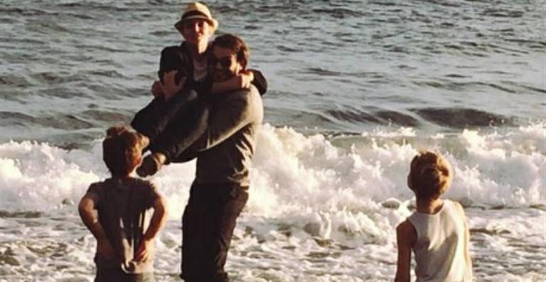 Britney Spears curte feriado com os filhos e o namorado: “Meus garotos”