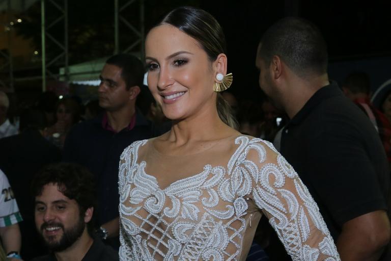 Lá vem a noiva! Claudia Leitte mostra make e cabelo para o trio desta terça-feira, 17