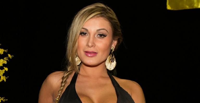 Andressa Urach está acordada e respira sem aparelhos, diz boletim
