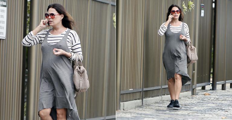 Carolina Ferraz exibe a barriguinha da 2ª gestação