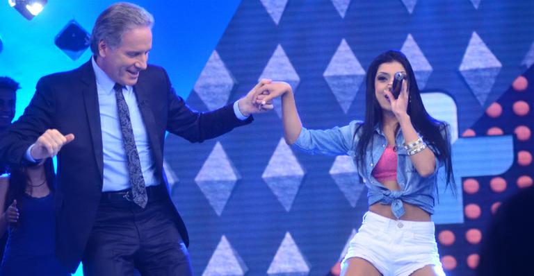 Roberto Justus se empolga e dança funk em programa de TV