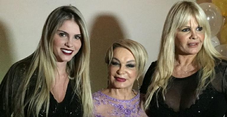 Bárbara Evans festeja os 80 anos da avó ao lado da mãe, Monique Evans