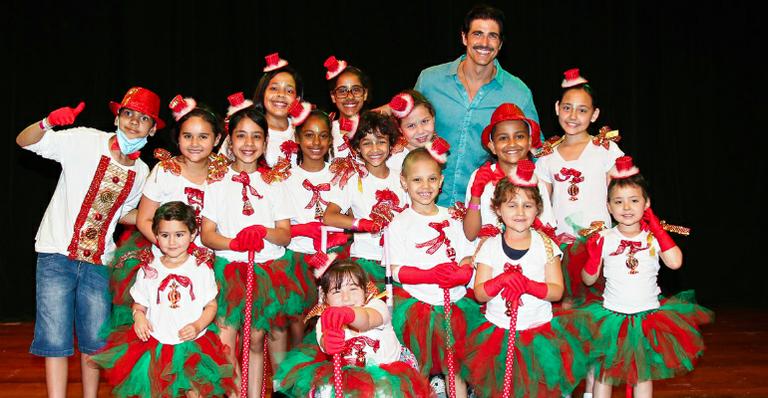 Reynaldo Gianecchini participa de festa de Natal do GRAAC em São Paulo