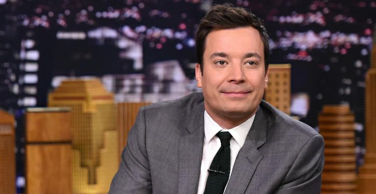 Jimmy Fallon machuca a mão e é hospitalizado