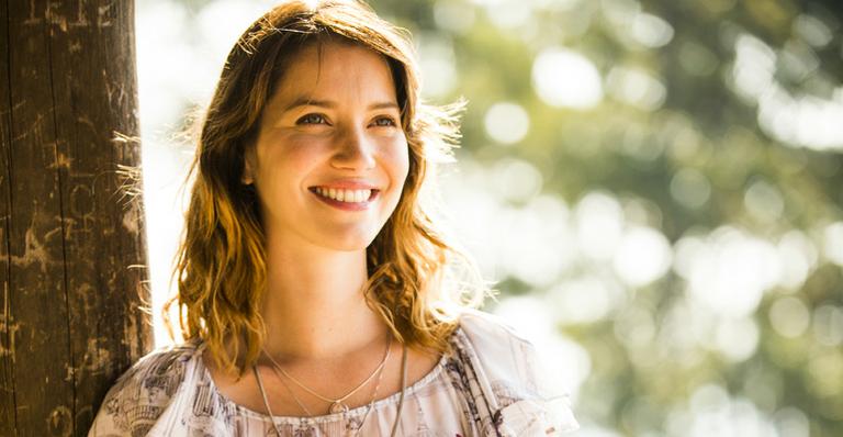 Nathalia Dill exibe novo visual e surge ruiva nas redes sociais