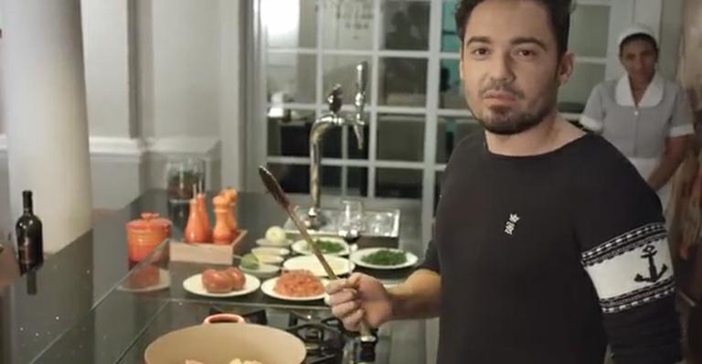 Fernando Zorzanello ensina como preparar sua famosa galinhada caipira
