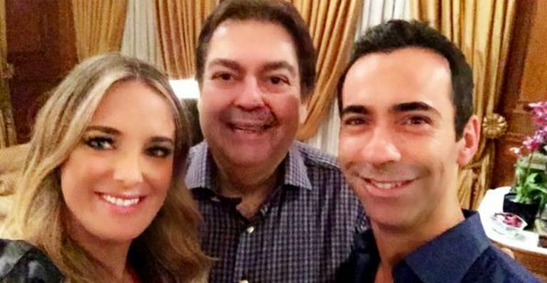Ticiane Pinheiro e César Tralli comem pizza na casa de Faustão