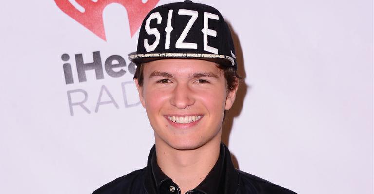 Ansel Elgort responde boatos sobre suposta homossexualidade: “Eu gosto de garotas, muito”