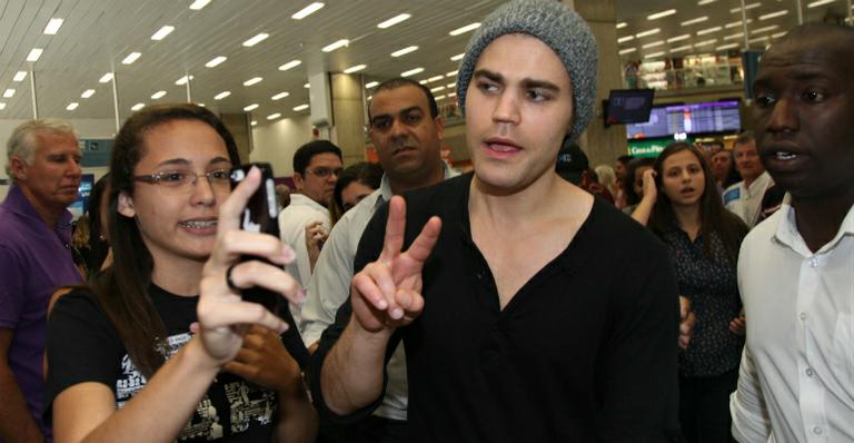 Paul Wesley, da série The Vampire Diaries, chega ao Brasil
