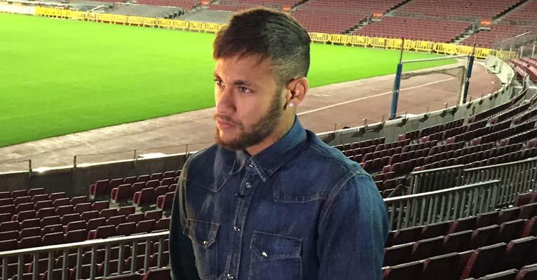 Neymar posta foto com Gerard Piqué e elogia beleza do jogador: ‘Bom gosto’