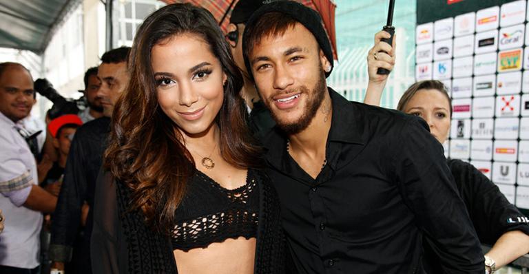 Neymar inaugura seu instituto no litoral de São Paulo