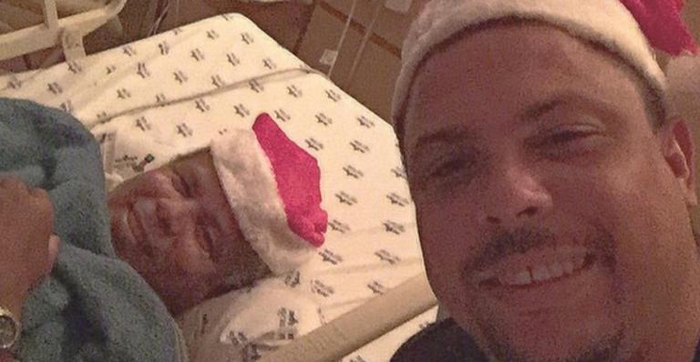 Ronaldo passa a noite de Natal com o pai no hospital