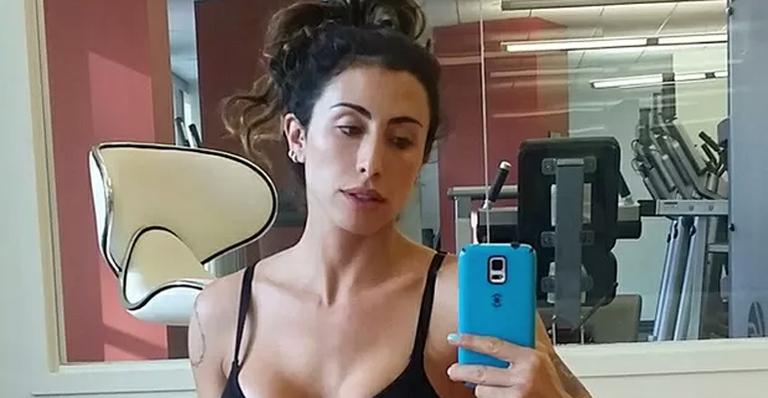 Jaque Khury mostra ‘sobra de pele’ na barriga após gravidez
