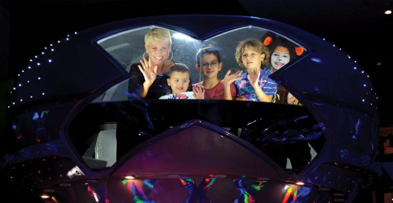 Casa X: O voo de Xuxa e seu mundo mágico