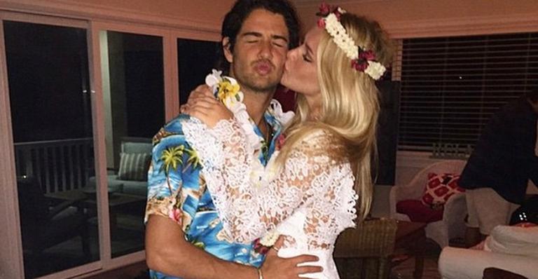 Fiorella Mattheis e Alexandre Pato curtem a virada do ano no Havaí