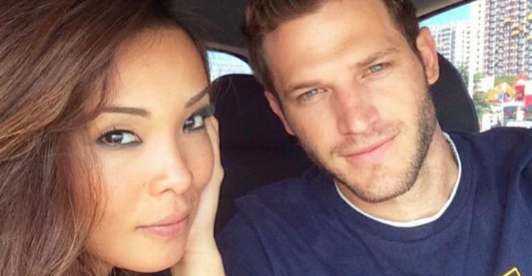 Carol Nakamura nega fim de namoro com Raphael Lacchine