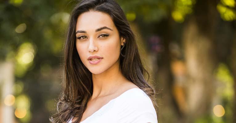 Débora Nascimento afirma não ter medo de cenas de nudez
