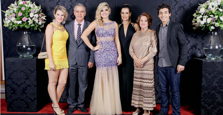 Mauro e Patrícia Naves se unem na formatura da filha