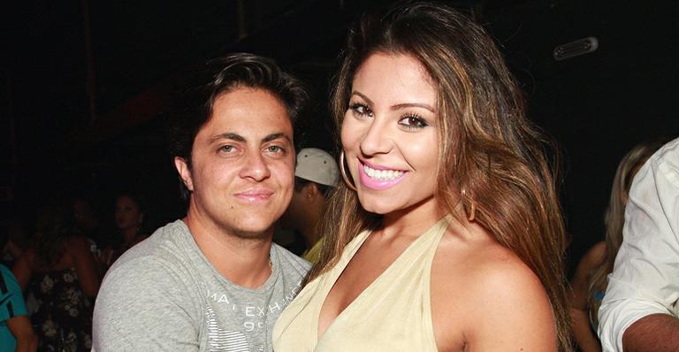 Thammy Miranda e Andressa Ferreira posam em clima de intimidade