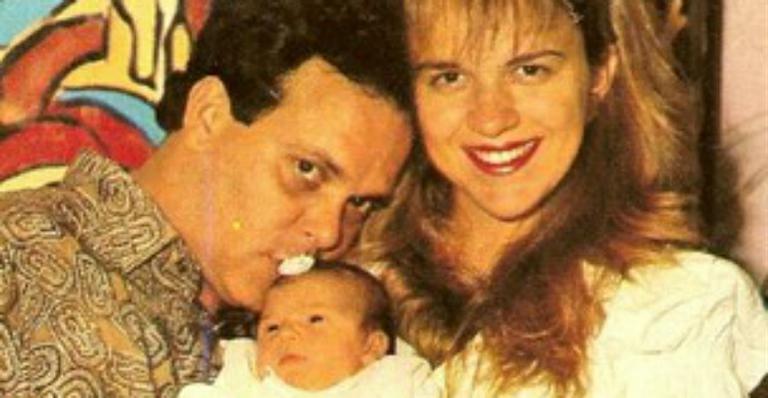 Lembra dela? Aos 46 anos, Marinara Costa posa com a barriga de fora