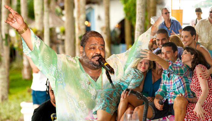 Arlindo Cruz faz a festa na Ilha de Caras