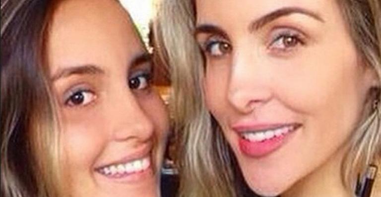 Joana Machado chama atenção por semelhança com a filha: ‘Irmãs gêmeas?’