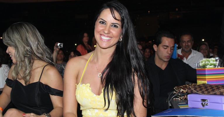 Querendo perder 8kg, Graciele Lacerda mostra treino de musculação