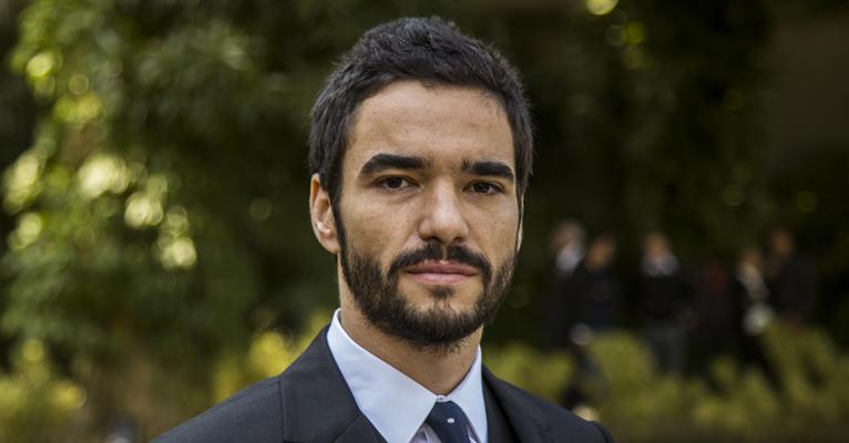 Cara de um, focinho de outro: Caio Blat faz rara aparição ao lado do filho e surpreende fãs