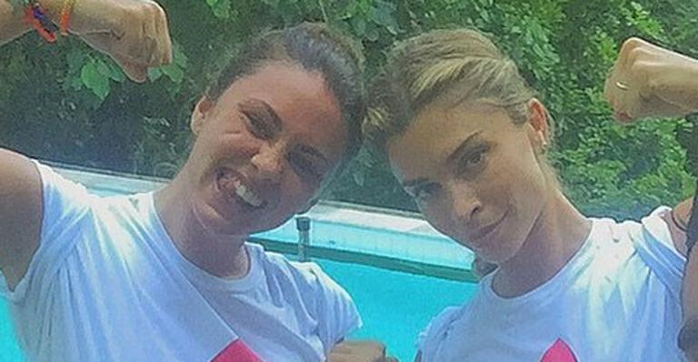 Grazi Massafera aparece com suposta aliança e fãs comemoram