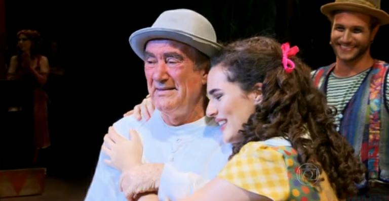 Renato Aragão se emociona com homenagem da filha durante musical