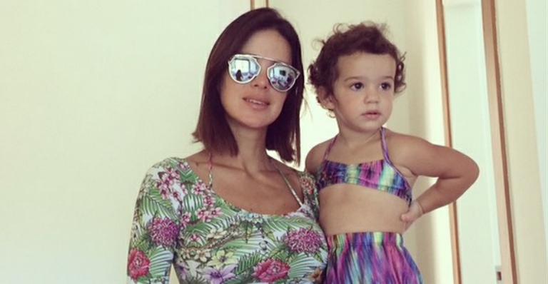 Vera Viel, mulher de Rodrigo Faro e mãe de três filhas, exibe barriga chapada