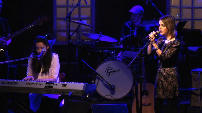 Arquivo: Sandy divide o palco com a estrela Nerina Pallot