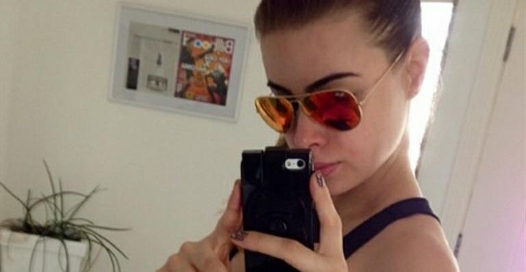 Rayanne Morais exibe cintura super fina e impressiona seguidores