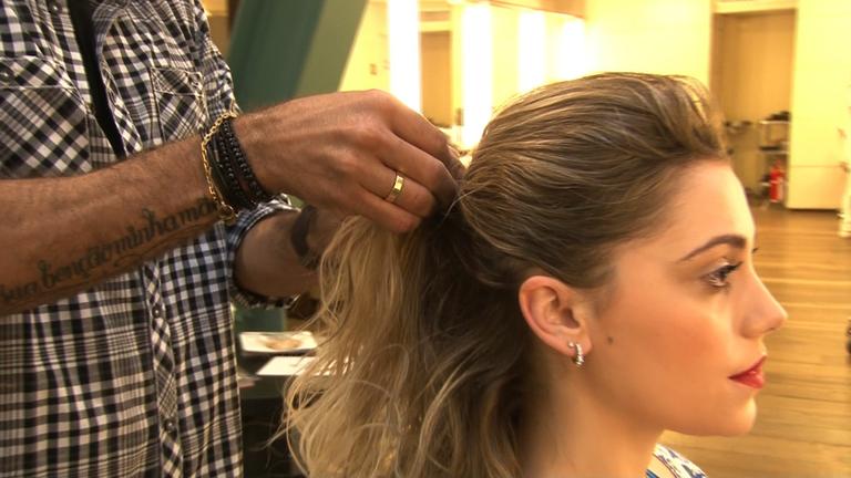 Confira o passo a passo de um penteado para usar na praia